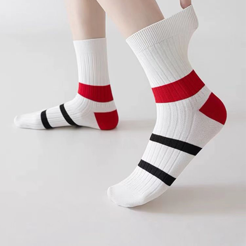 Женские спортивные носки в вертикальную полоску с цветными блоками