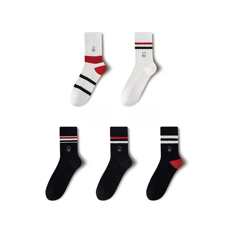 Женские спортивные носки в вертикальную полоску с цветными блоками