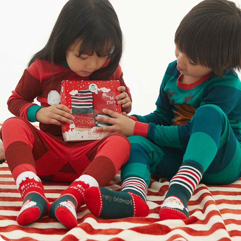 Детские носки с новогодним узором для мальчиков и девочек